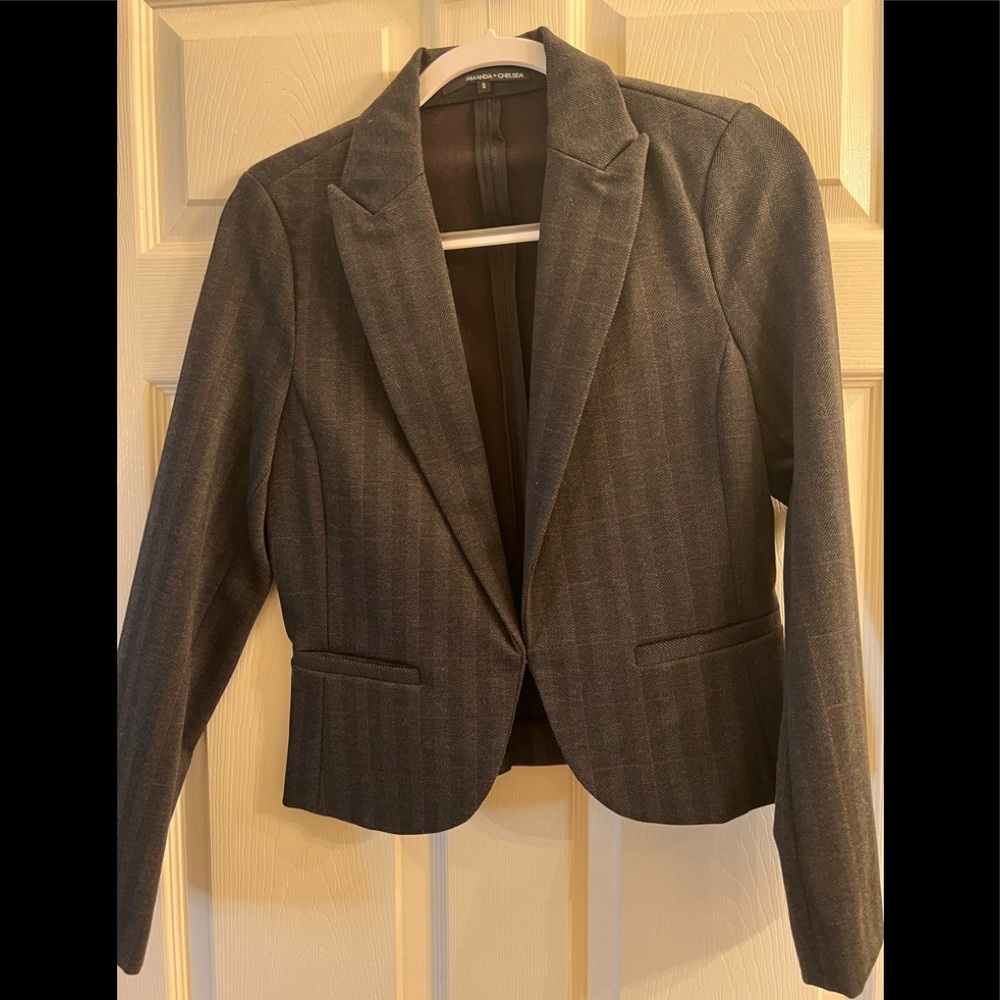 Amanda & Chelsea beautiful pin striped blazer